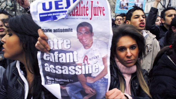 Manifestación en París contra el antisemitismo en memoria de Ilan Halimi, quien fue torturado durante tres semanas antes de morir a causa de sus heridas. Sus secuestradores creían que su familia era rica porque eran judíos. 