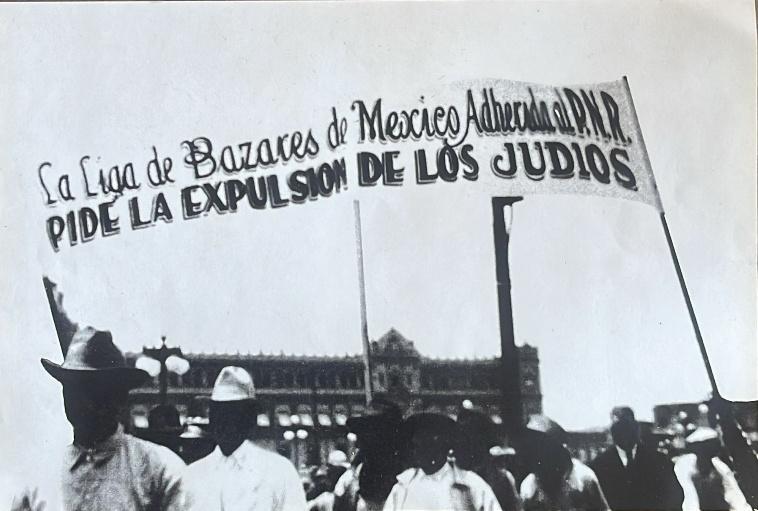 La Liga de Bazares de Mexico pide la expulsion de los judíos del pais.